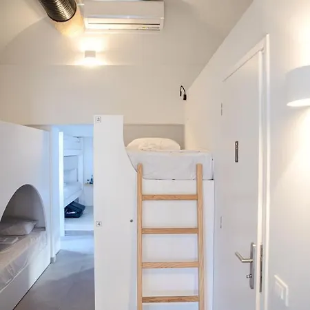 Central Hostel Oia Hostel