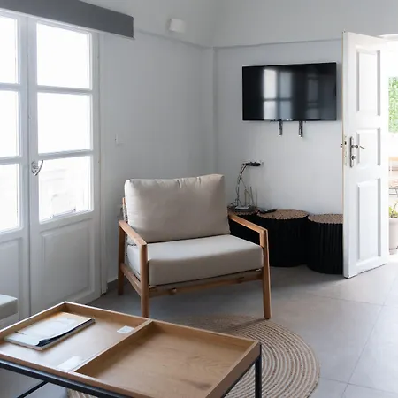 Central Hostel Oia Oia