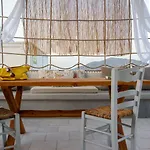 Central Hostel Oia 旅馆