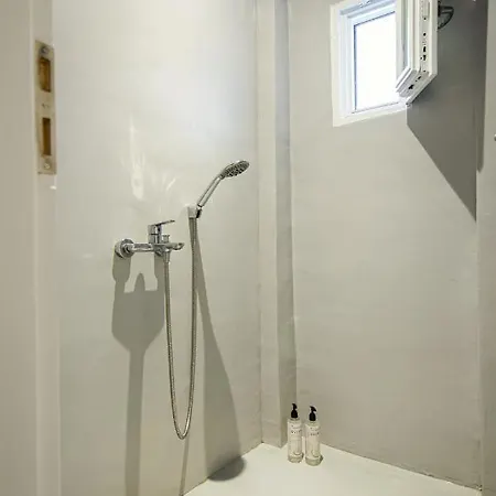 Central Hostel Oia