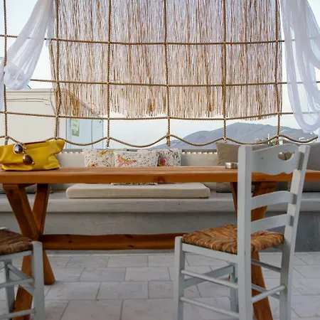 Central Hostel Oia Hostel