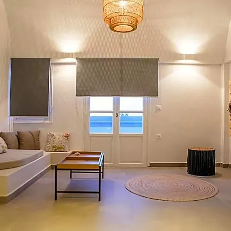 Central Hostel Oia Hostel