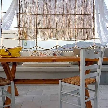Central Hostel Oia