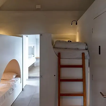 Central Hostel Oia