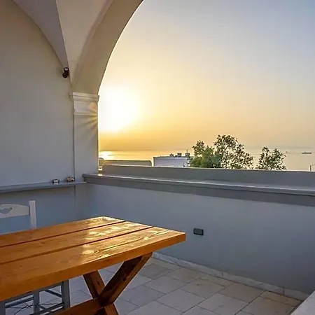 Central Hostel Oia * Ia
