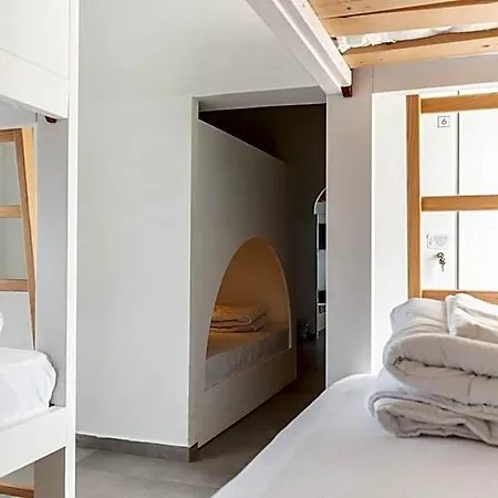 Central Hostel Oia * Ia
