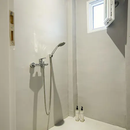 Central Hostel Oia