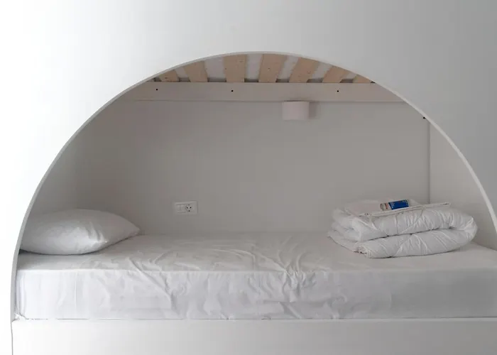 Central Hostel Oia 旅馆