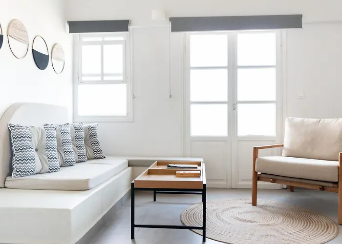 Central Hostel Oia *