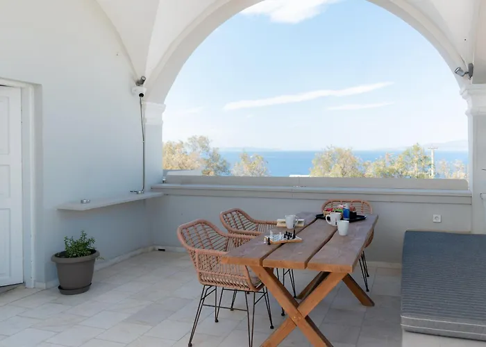 Hostel Central Hostel Oia Οία