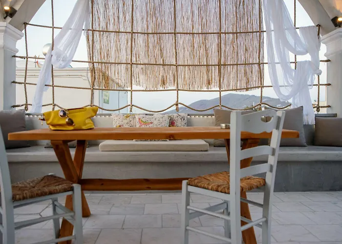 Central Hostel Oia 旅馆