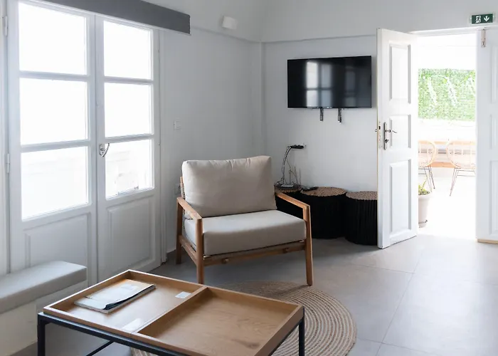 Central Hostel Oia Οία