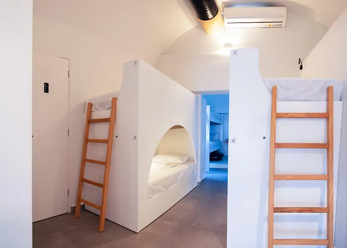 Central Hostel Oia * Οία