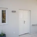 Central Hostel Oia