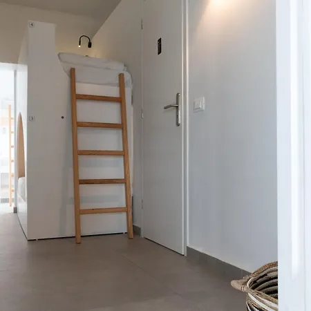 Central Hostel Oia *